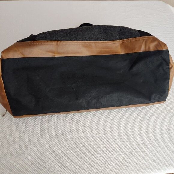 Field & Co. Fleece Large Duffel Bag Gym Bag Gray Brown Zip Top Adjustable Straps - Picture 7 of 9